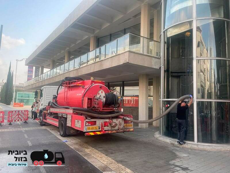 שאיבת מים מפיר מעלית